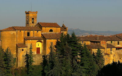 Vue sur la ville de Chianni en Toscane