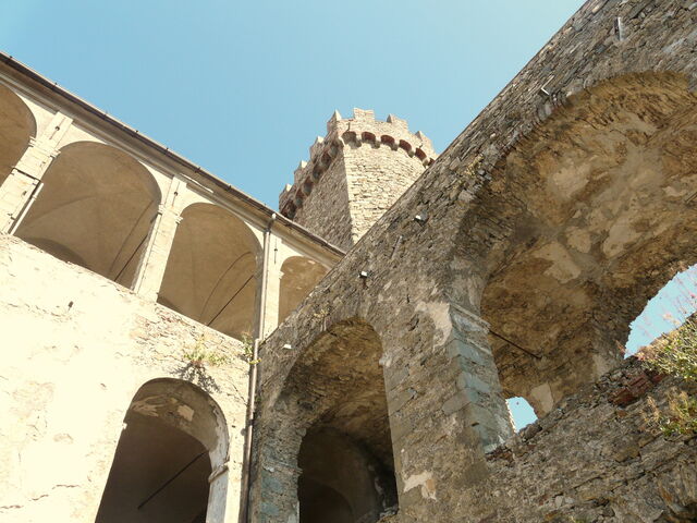 Chateau de Fosdinovo Malaspina tour