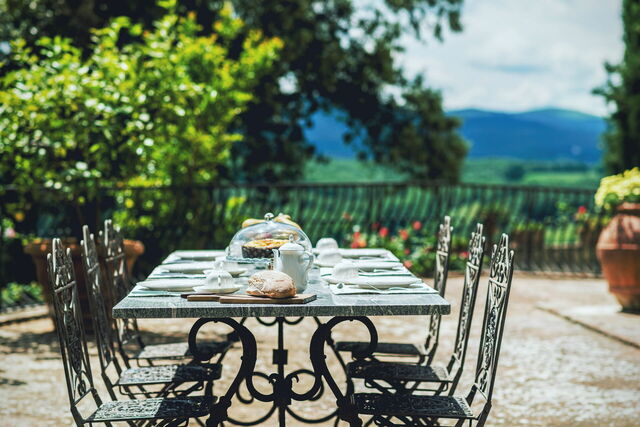 Villa Staggia, repas en plein air