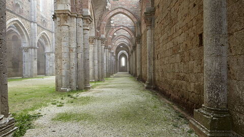 Photo de San Galgano dans un jour de brouillard