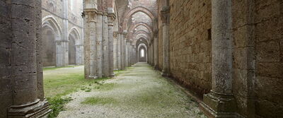 Photo de San Galgano dans un jour de brouillard