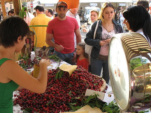 Festival des Cerises, Lari