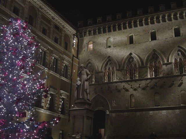 Piazza Salimbeni à Noël
