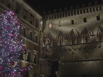 Piazza Salimbeni à Noël