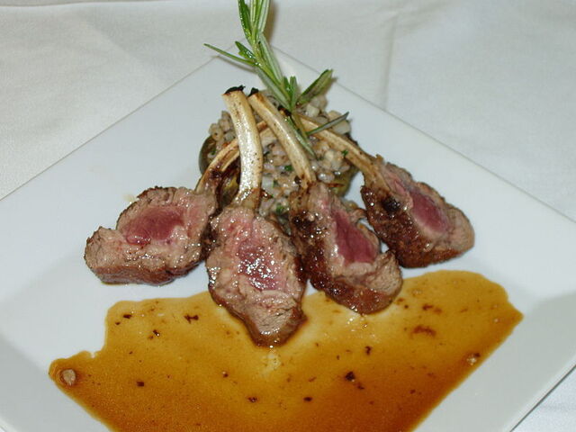 Rôti d'agneau juteux