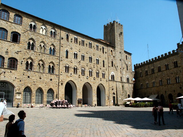 La place principale de Volterra