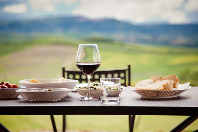 repas avec vue sur la Toscane