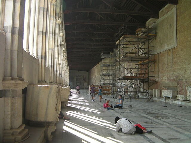 Le hall d'entrée du cimetière de Pise