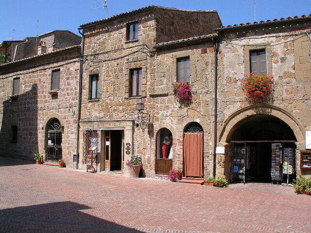 Une jolie petite rue à Sovana