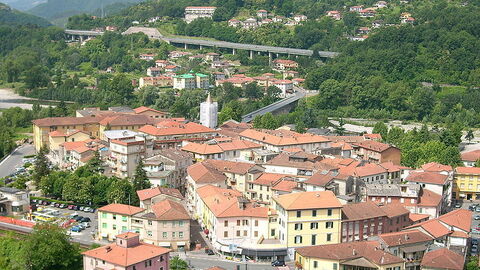 Vue sur la petite ville d'Aulla