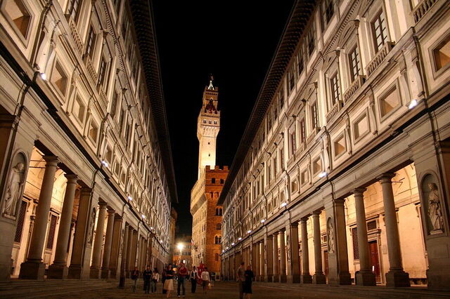 à l'extérieur de la galerie des Uffizi