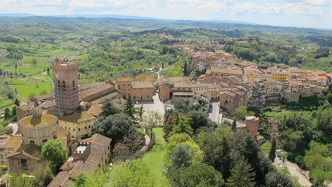 Vue aérienne sur la ville de San Miniato