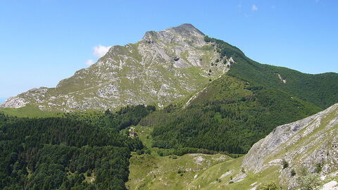 un système de grottes intéressant est à l'intérieur monte corchia
