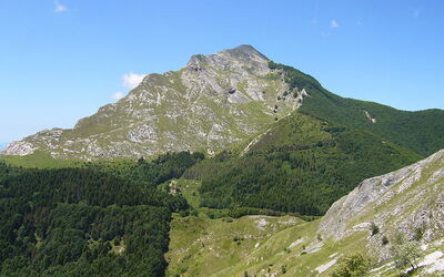 un système de grottes intéressant est à l'intérieur monte corchia