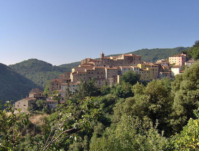Vue sur le village de Sassetta