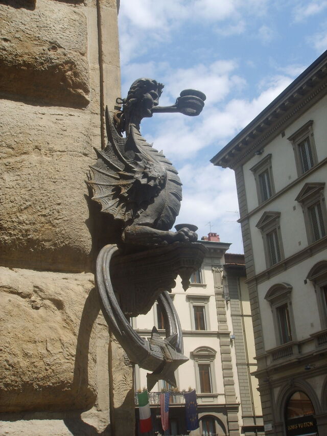 Palais Strozzi, détails extérieurs