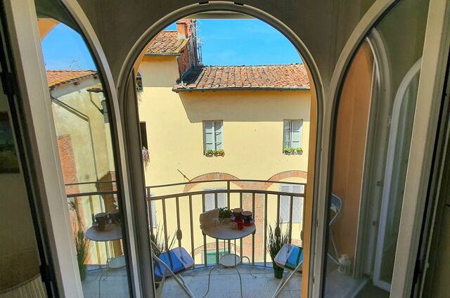 Sui Tetti Di Lucca, Balcon