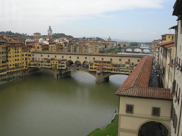 Le Corridor de Vasari menant jusqu'au Ponte Vecchio