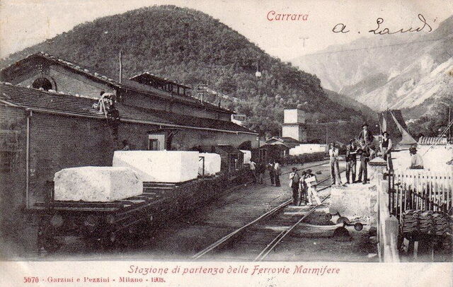Le transport du marbre sur chemin de fer à Carrare
