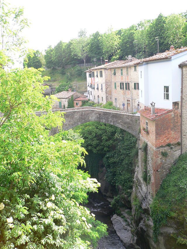 Un pont à Loro Ciuffena