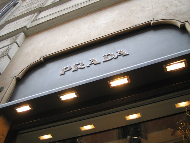 Vitrine du magasin Prada