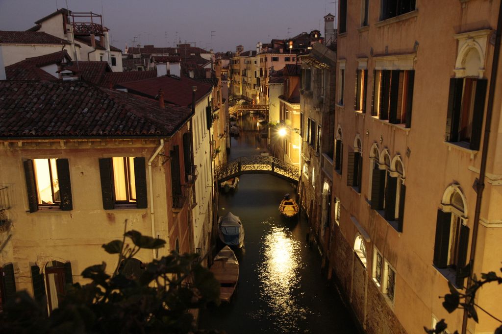 Venice at night - the quiet descends