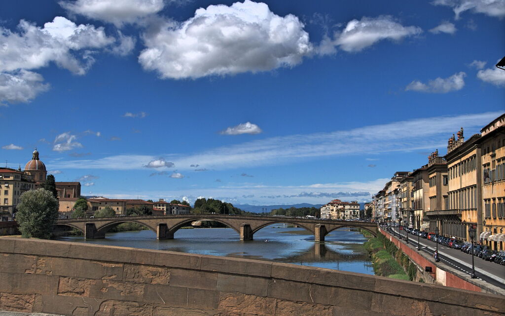 Florenz sight near Arno