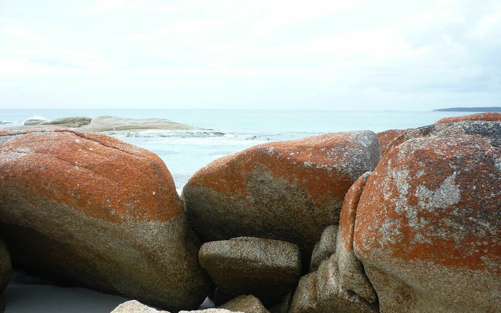 Colourful rock formations at Binalong Bay