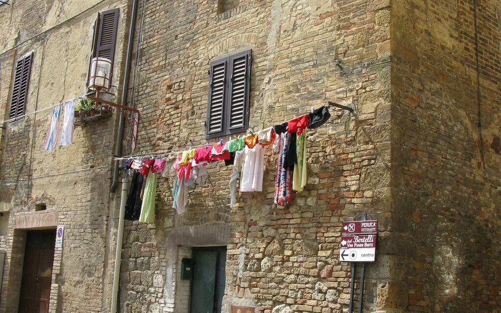 Clever clotheslines locations in Italy