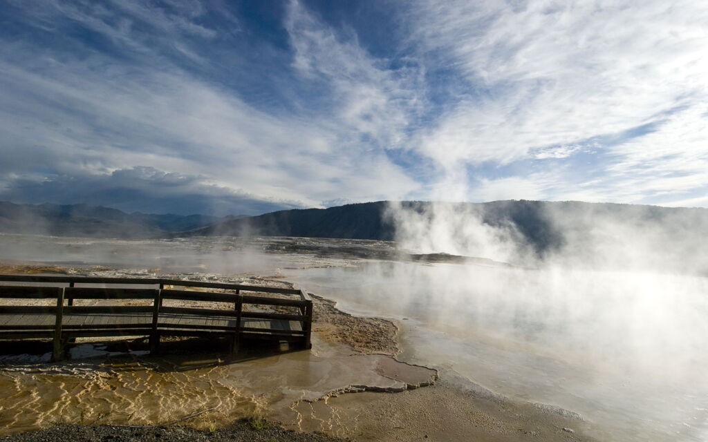 mammoth hotsprings
