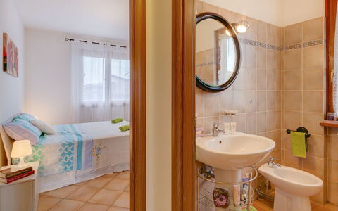 La Casina Del Canneto: Salle De Bains, Pièce, Propriété, Design Intérieur, Bâtiment, Luminaire Plomberie, Sol, Maison, Robinet, Immobilier