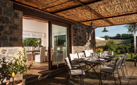 Casale Porano: Propriété, Bâtiment, Maison, Pièce, Immobilier, Design Intérieur, Patio, Domicile, Meubles, Plafond