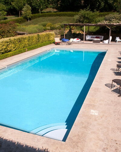 Casale Porano: Piscine, Propriété, Loisir, Maison, Immobilier, Vacances, Herbe, Rectangle, Villa, Balancelle