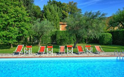 Villa Fiamma: L'Eau, Ciel, Plante, La Nature, Nuage, Arbre, Paysage Naturel, Piscine, Loisir, Herbe