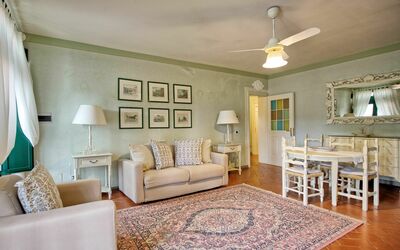 Melissa: Pièce, Meubles, Design Intérieur, Propriété, Salon, Bâtiment, Plafond, Mur, Sol, Maison