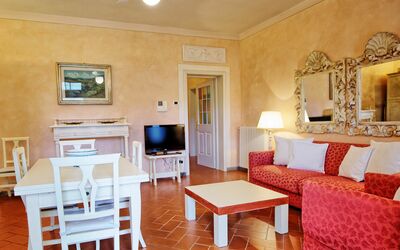 Lavanda: Pièce, Meubles, Propriété, Salon, Design Intérieur, Bâtiment, Table, Maison, Sol, Immobilier