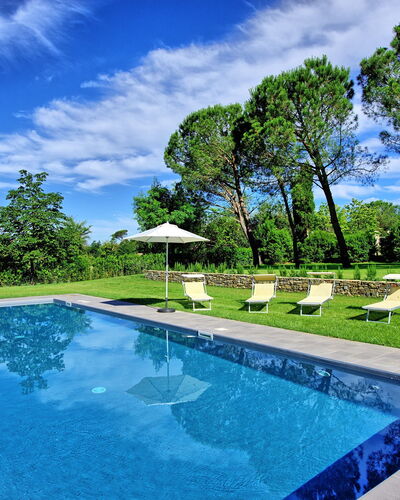 Villa Marietta: Piscine, Propriété, Paysage Naturel, Immobilier, Maison, Biens, Domicile, Zone Résidentielle, Architecture, Ciel