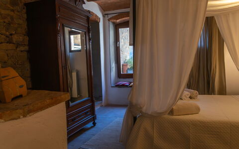 La Miccia: Design Intérieur, Meubles, Bois, Chambre, Lit, Pièce, Éclairage, Sol, Sol, Linge