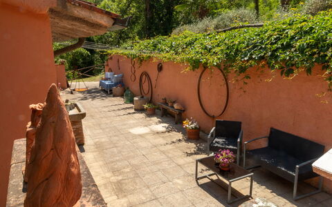 Podere Il Doccio: Pot De Fleur, Ombre, Jardin, Plante D'Appartement, Dalle, Arrière-Cour, Mobilier De Jardin, Tache De Bois, Aménagement Paysager, Cour