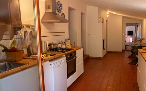 Podere Il Doccio: Cuisine, Appareil De Cuisine, Comptoir, Sol, Principaux Appliance, Meubles, Design Intérieur, Sol, Bois, Cabinetry