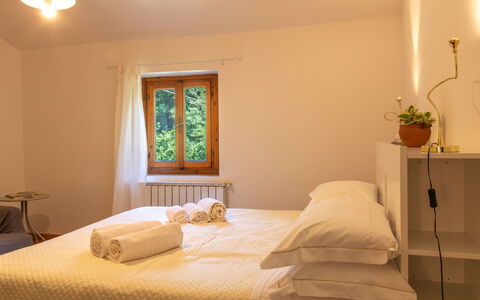 Podere Il Doccio: Lit, Chambre, Drap De Lit, Design Intérieur, Mur, Literie, Meubles, Bois, Sol, Sol