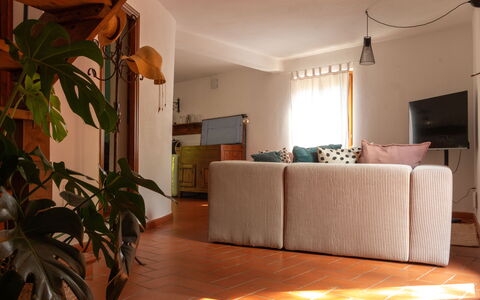 Podere Il Doccio: Meubles, Design Intérieur, Sol, Sol, Mur, Bois, Canapé, Pièce, Salon, Éclairage