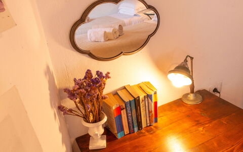 Podere Il Doccio: Design Intérieur, Éclairage, Orange, Pièce, Lampe, Cadre, Peindre, Luminaire, Lampshade, Life Photographie