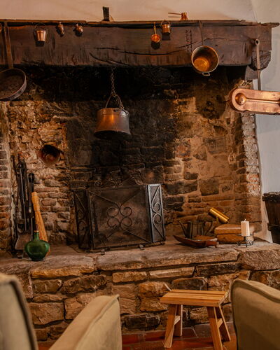 Casa Di Vignolo: Meubles, Bois, Design Intérieur, Éclairage, Salon, Pièce, Chaise, Foyer, Dur, Matériau Naturel