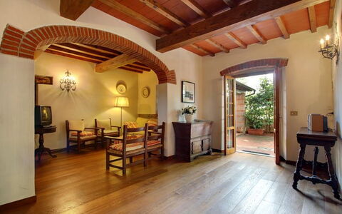 Villa Acacia: Propriété, Pièce, Bâtiment, Plafond, Sol, Maison, Design Intérieur, Immobilier, Faisceau, Biens