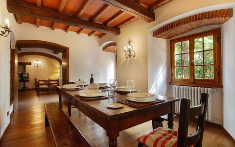 Villa Acacia: Propriété, Pièce, Bâtiment, Plafond, Design Intérieur, Meubles, Salle À Manger, Immobilier, Maison, Table