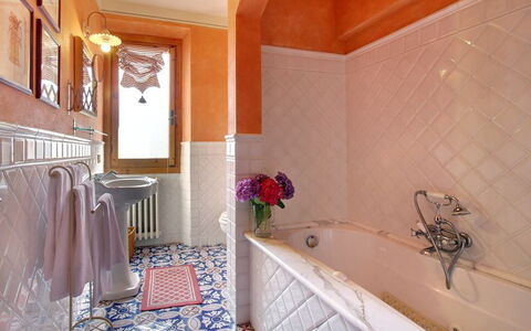 Villa Acacia: Pièce, Propriété, Salle De Bains, Sol, Design Intérieur, Bâtiment, Tuile, Immobilier, Maison, Plafond