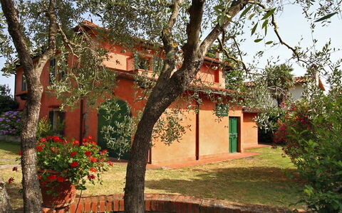 Villa Acacia: Propriété, Maison, Arbre, Bâtiment, Domicile, Hacienda, Architecture, Immobilier, Plante, Zone Rurale