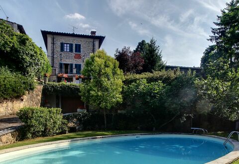 Villa Lucolena: Propriété, L'Eau, Maison, Piscine, Immobilier, Domicile, Ciel, Loisir, Vacances, Zone Résidentielle