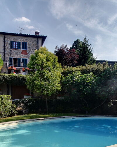 Villa Lucolena: Propriété, L'Eau, Maison, Piscine, Immobilier, Domicile, Ciel, Loisir, Vacances, Zone Résidentielle